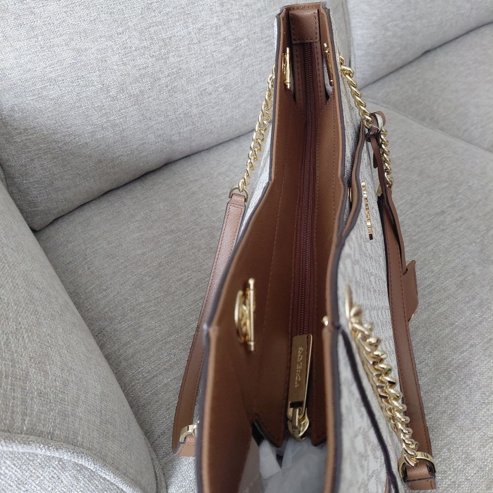 Michael Kors Jet Set Travel Tote Bag - Picture 8 of 11